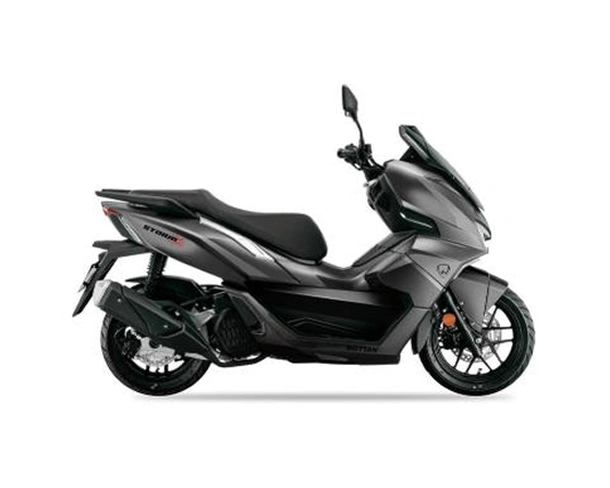 Pogled na siv skuter Storm-X ABS z boka s prostornino motorja 125 ccm